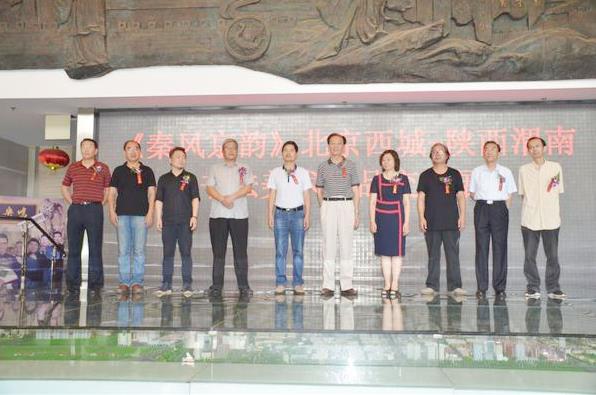 ��������-����μ���黭ѧ������չ�ھ���Ļ