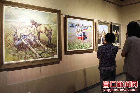 辽宁营口市民盟举办书画摄影作品展