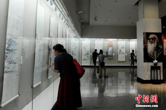 ���̵����Ŵ�ǧ��չ�ɶ��������Ļ