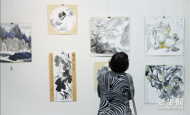 中国工艺美术大师关宝琮在美举办书画展