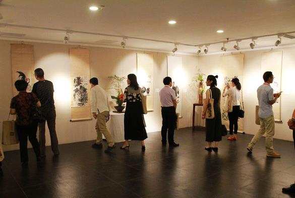 �������� �黭������Ʒչ�ھ���Ļ