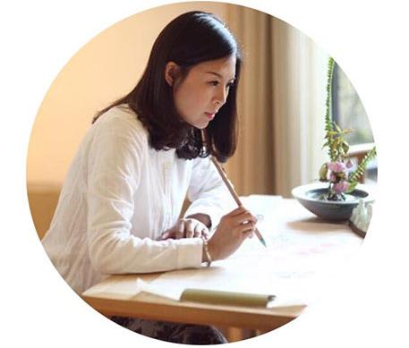 还记得获全国第四届妇女书法篆刻展览特等奖的美女吗