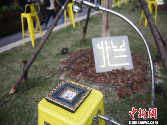 ����ʫ�û��������Ϻ������ռ�չ��ͨ�������黳