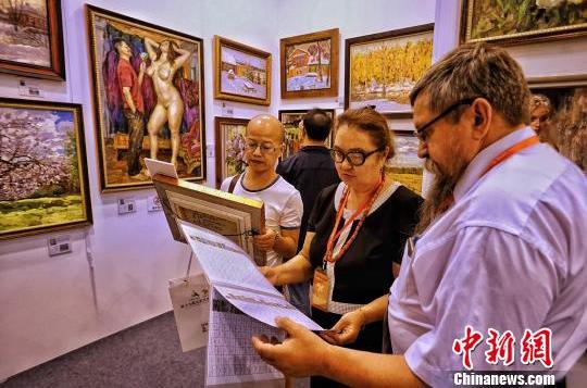 ����100��һ����ھ�չʾ��Ʒ