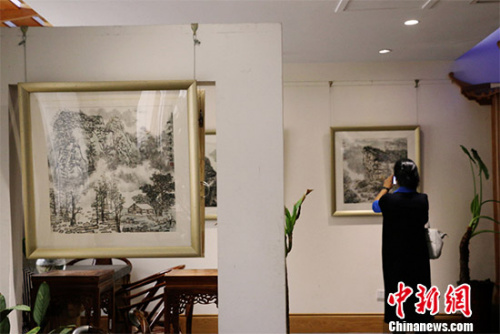 ����������Ӣ�����ﻭչ�ھ���Ļ