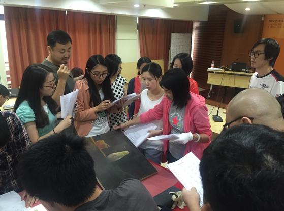 做中国美术馆界的第一批“艺术品保护医生”