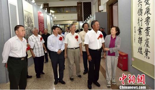 ȫ��������ҵ�黭չ�ڱ�����Ļ