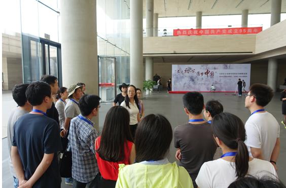 做中国美术馆界的第一批“艺术品保护医生”