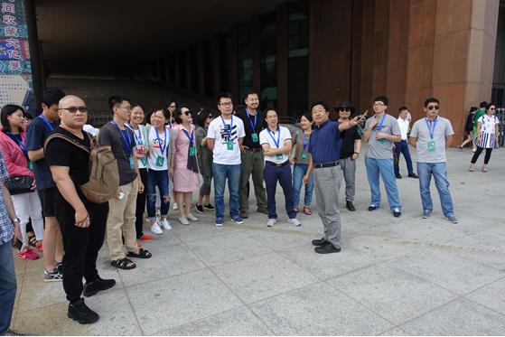 做中国美术馆界的第一批“艺术品保护医生”