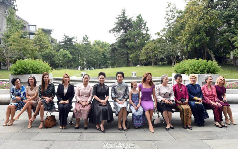 彭丽媛邀请G20第一夫人们参观中国美术学院（组图）