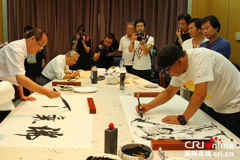 �Ͷ���ͬ•�������黭��2016����չ�ھ���Ļ