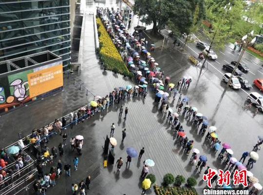 �����ڼ�15���ˡ��ɶ�����ݡ���չ