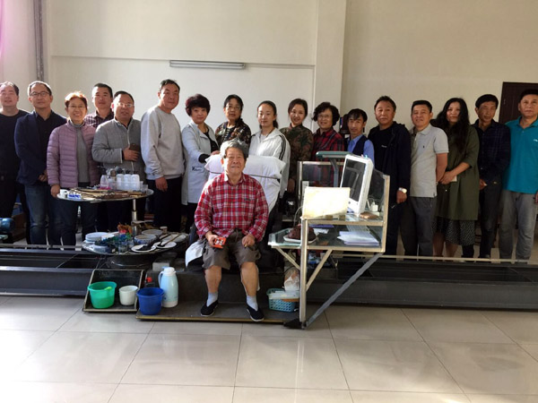 于老师和同学们在一起