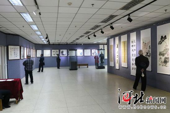 �ӱ������ٰ��黭����չ