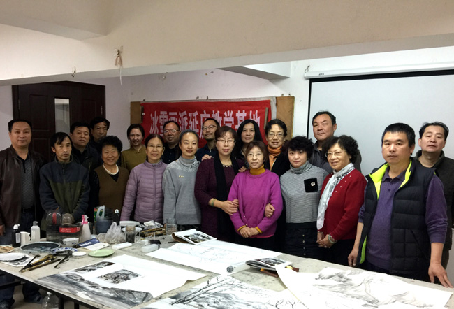 与黑龙江省逊克县冰雪画会合影