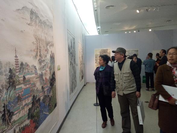 �й��˺ӳ���������Ʒչ��������������