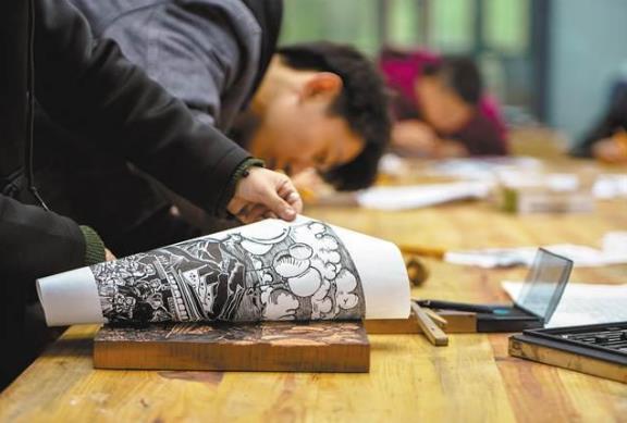 四川美院三代版画人共绘美好新时代