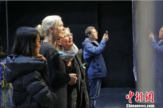 ������̨������ʦ��������Ʒչ�ھ���Ļ