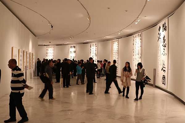 ��֮�������鷨��Ʒչ���ڿ�Ļ