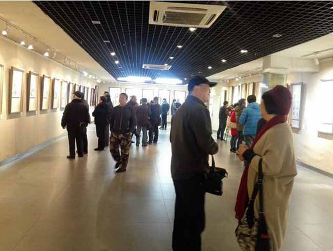 �±��������ġ�����ƽ�黭չ�ڰ��ջ��ȿ�Ļ