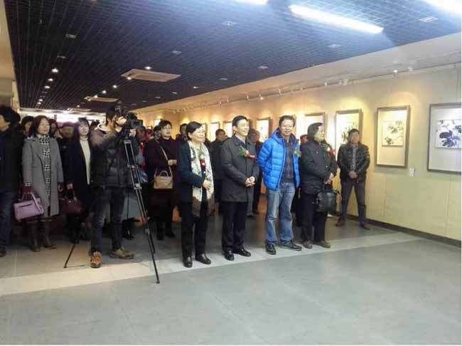 �±��������ġ�����ƽ�黭չ�ڰ��ջ��ȿ�Ļ