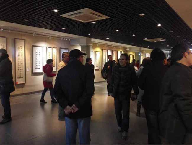 �±��������ġ�����ƽ�黭չ�ڰ��ջ��ȿ�Ļ