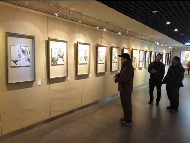 �±��������ġ�����ƽ�黭չ�ڰ��ջ��ȿ�Ļ