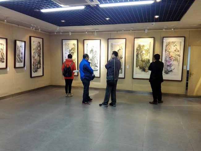 �±��������ġ�����ƽ�黭չ�ڰ��ջ��ȿ�Ļ