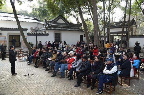 �������顪����ΰ��ʫ������չ�ڳɶ���Ļ