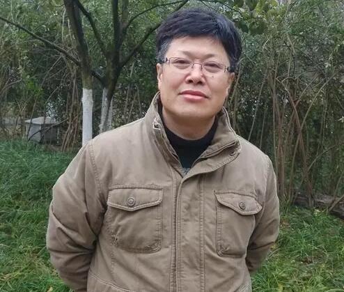 �������顪����ΰ��ʫ������չ�ڳɶ���Ļ