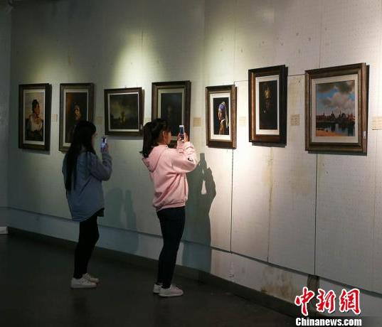 �������滭��������Ʒ��չ��УѲ��չ����