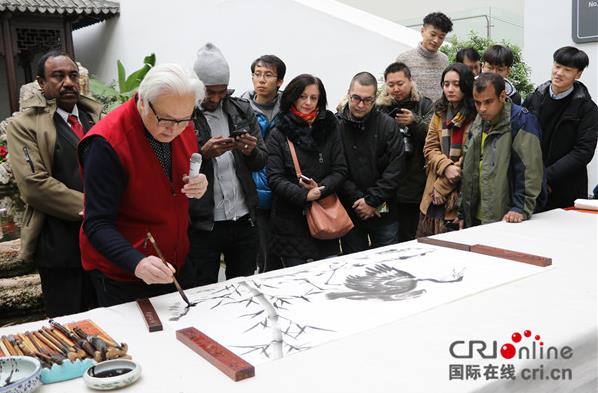 60����������Ʒ�����ھ�չ��