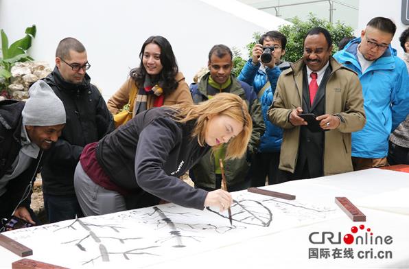 60����������Ʒ�����ھ�չ��