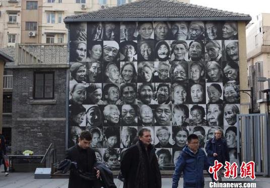 法国画家反复参观慰安所旧址月余绘油画赠南京