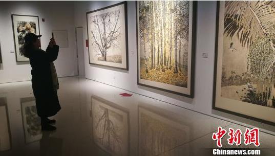 ���һ�Ժ������Ʒչ���г������й�50λ��������Ʒ