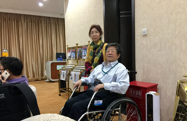 笔者陪同于志学在首都机场候机
