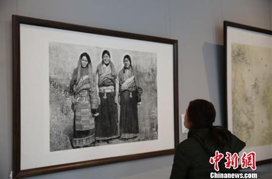 成都举办首届全国残疾人书画名家精品展