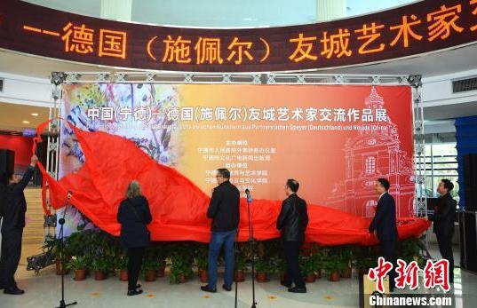 �е��ѳ������ҽ���չ�ڸ������¾���