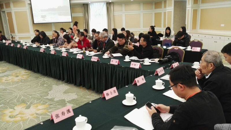 ��ũ����330����ѧ�����ֻ��ں���¡�ؾٰ�