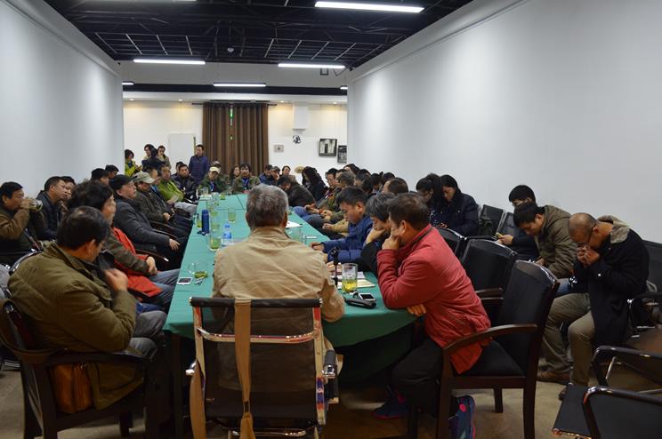 ����д������˼���й��ͻ�����̸д�����������żҽ��о���