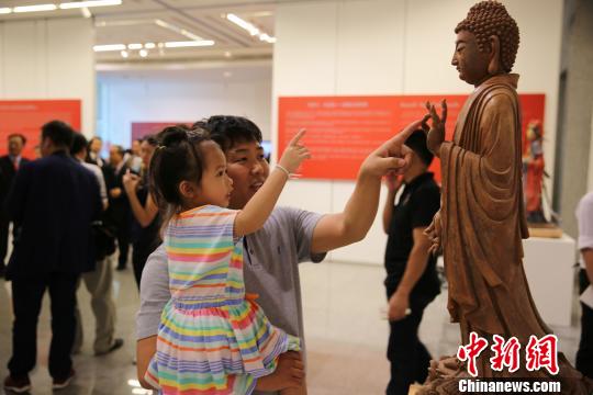 �й���ͳ���������о��봴��չ�����Ⱦ���