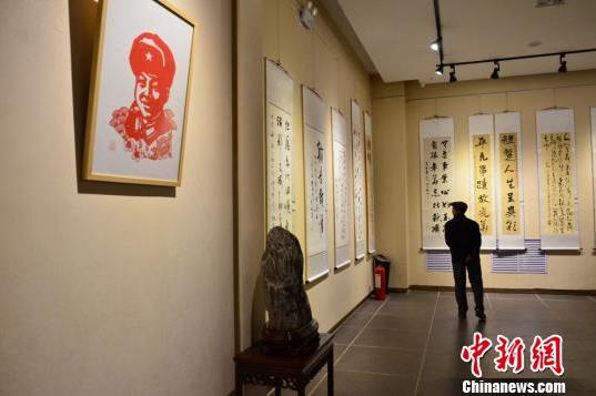 甘肃百幅丹青寄情“雷锋文化”