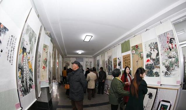 ӭ�����ˡ� �������׽�Ůְ���黭չ����