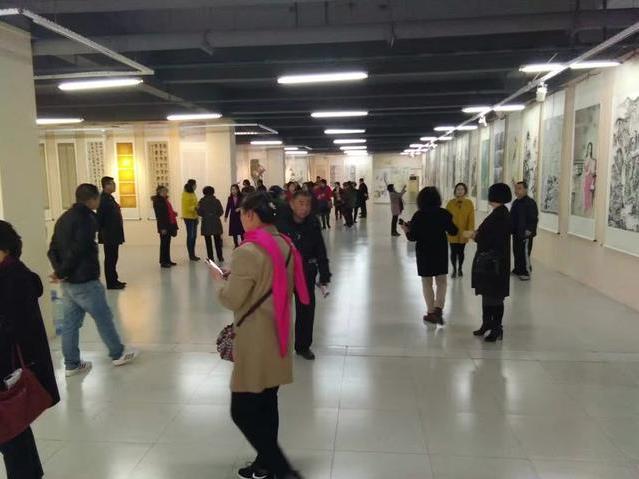 �������˸�Ů�� Ϋ����Ů�黭����Ʒչ��Ļ