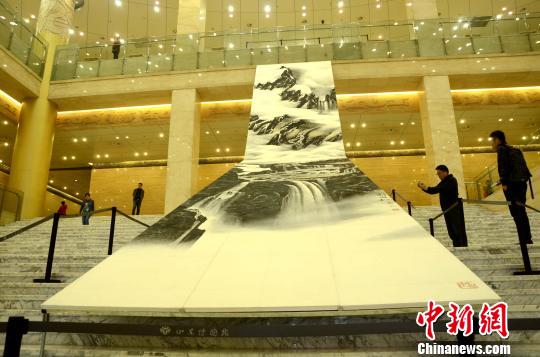 刘国松创作回顾展在山东济南开展