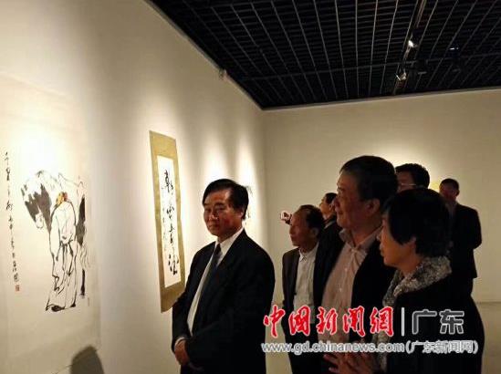 ��Էīɫһһ�㶫��ѧ�������黭չ�Ϻ���Ļ