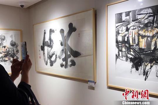 11λ�������ǻ��������Ҿٰ조����硱�黭��չ