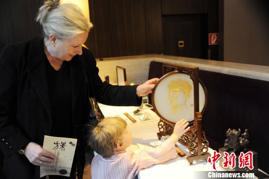 �й����ִ�׭������չ�ڵ¹����ֿ�Ļ