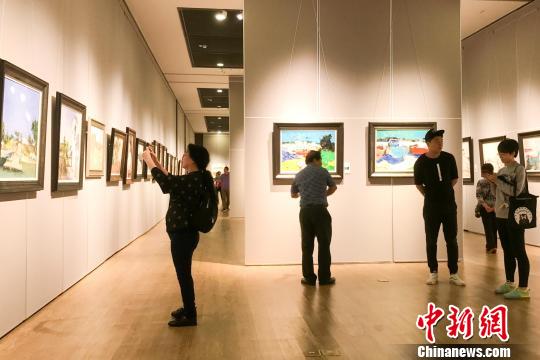 �Ϸ��ͻ�ɽˮ���ɺ���д��չ��Ҭ�Ǿٰ�