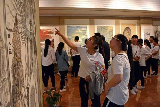 ���ľ�����80�����й��黭չ�ϲ���Ļ